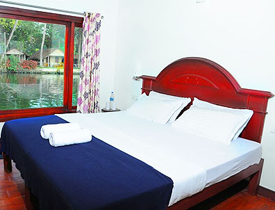 deluxe 4 bedroom houseboat