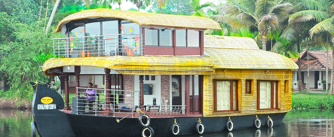 deluxe 4 bedroom houseboat