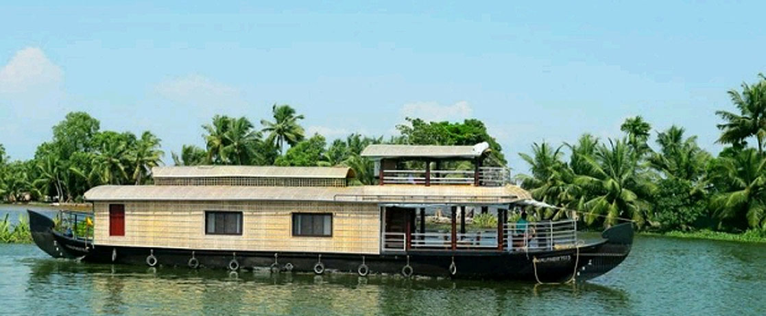deluxe 4 bedroom houseboat