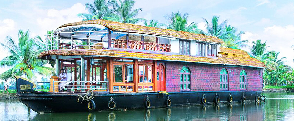 deluxe 4 bedroom houseboat